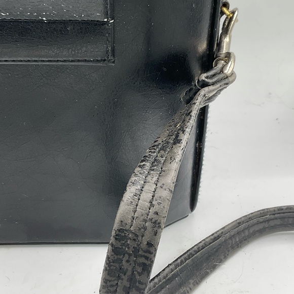 “VINTAGE” Faux Leather Unique Top Handle / Strap Gold Accents Bag. - Picture 11 of 13